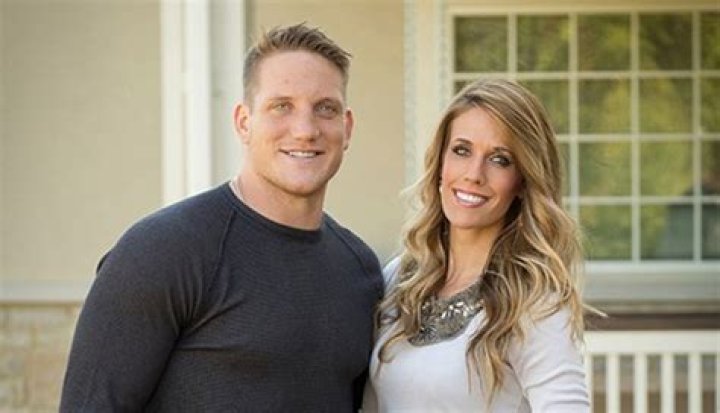 Former Packers LB A. J. Hawk Contract, Salary, and Net worth (Bio, Family, House, Wife, Children)